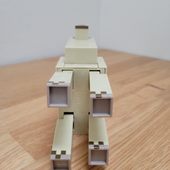 Minecraft Spitting Llama Action Figure - Picture 4 of 4